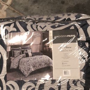 Comforter textured jacquard